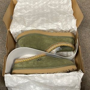 Size 9 (W) Burnt Olive UGG Tasman Slipper